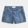 Tief sitzende Baggy-Jeansshorts mit Schleifenmuster Tief sitzende Baggy-Jeansshorts mit Schleifenmuster