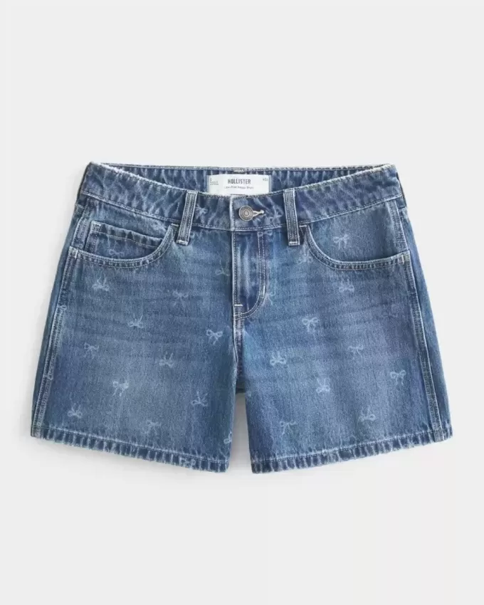 Tief sitzende Baggy-Jeansshorts mit Schleifenmuster Tief sitzende Baggy-Jeansshorts mit Schleifenmuster