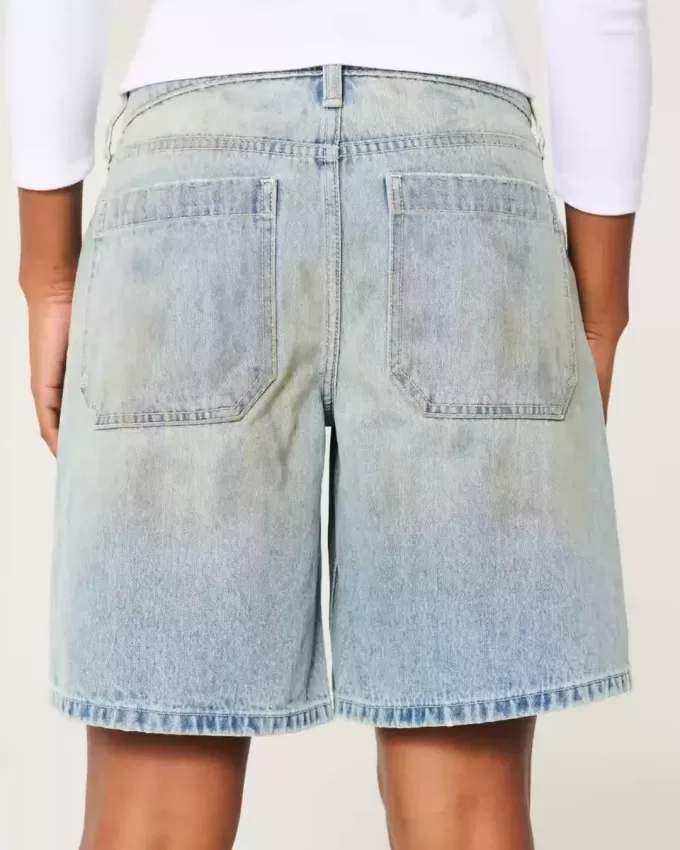Tief sitzende getönte Baggy-Jeans in Schlammwaschung Tief sitzende getönte Baggy-Jeans in Schlammwaschung
