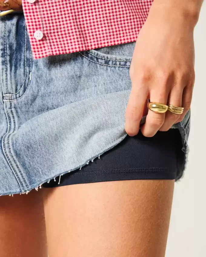Tief sitzender Mini-Jeansrock mit Sternstickerei