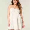 Trägerloses Babydoll-Kleid mit Stickerei Trägerloses Babydoll-Kleid mit Stickerei