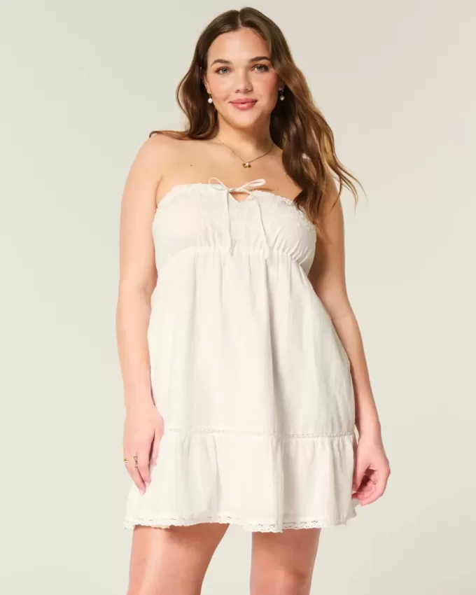 Trägerloses Babydoll-Kleid mit Stickerei Trägerloses Babydoll-Kleid mit Stickerei