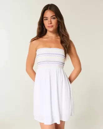 Trägerloses, gesmoktes Minikleid