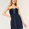 Trägerloses Minikleid im Häkel-Mix Trägerloses Minikleid im Häkel-Mix
