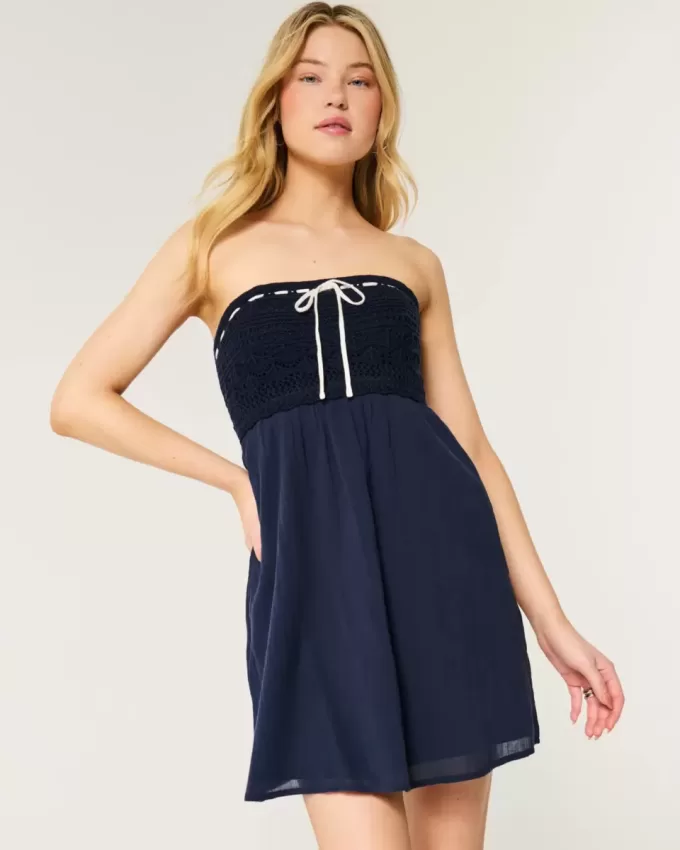 Trägerloses Minikleid im Häkel-Mix Trägerloses Minikleid im Häkel-Mix