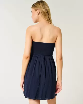 Trägerloses Minikleid im Häkel-Mix