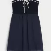 Trägerloses Minikleid im Häkel-Mix Trägerloses Minikleid im Häkel-Mix