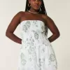 Trägerloses Minikleid mit gesmoktem Oberteil