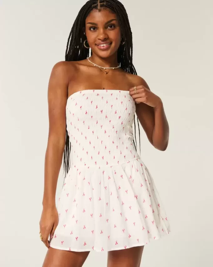 Trägerloses Minikleid mit gesmoktem Oberteil Trägerloses Minikleid mit gesmoktem Oberteil