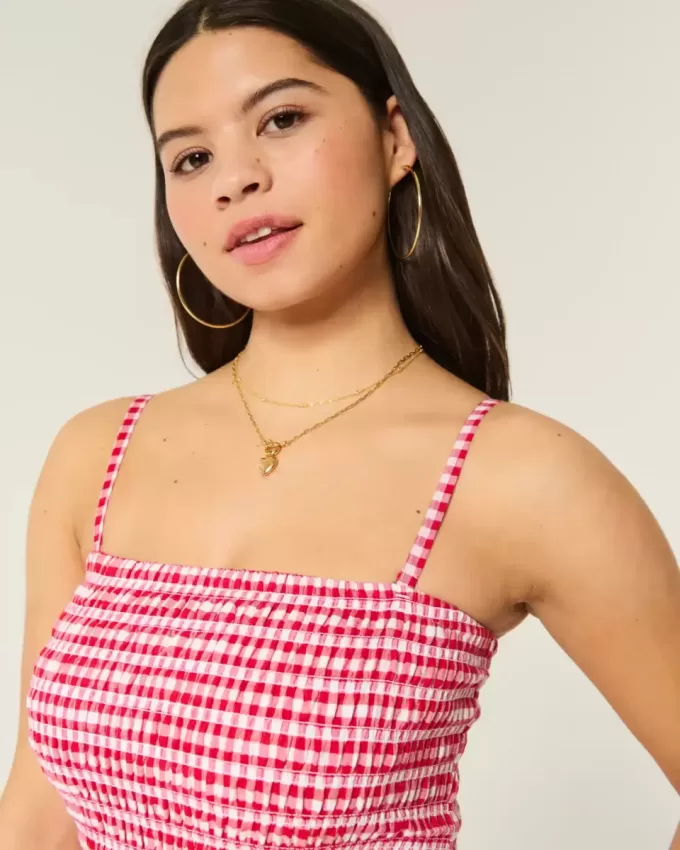 Trägerloses Minikleid mit gesmoktem Oberteil