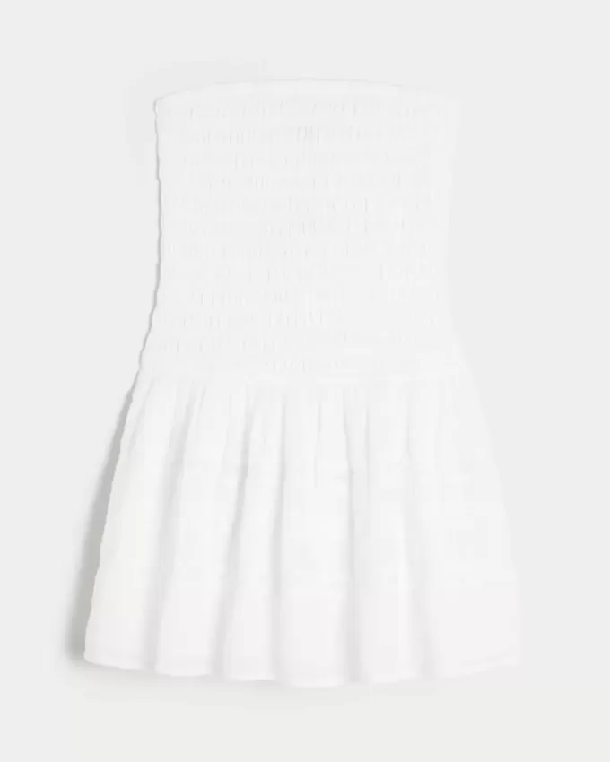 Trägerloses Minikleid mit gesmoktem Oberteil