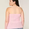 Trägerloses Pullover-Tube-Top im Häkel-Stil Trägerloses Pullover-Tube-Top im Häkel-Stil