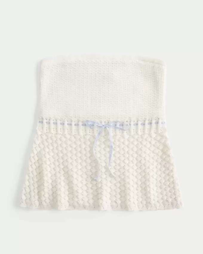 Trägerloses Pullover-Tube-Top im Häkel-Stil Trägerloses Pullover-Tube-Top im Häkel-Stil