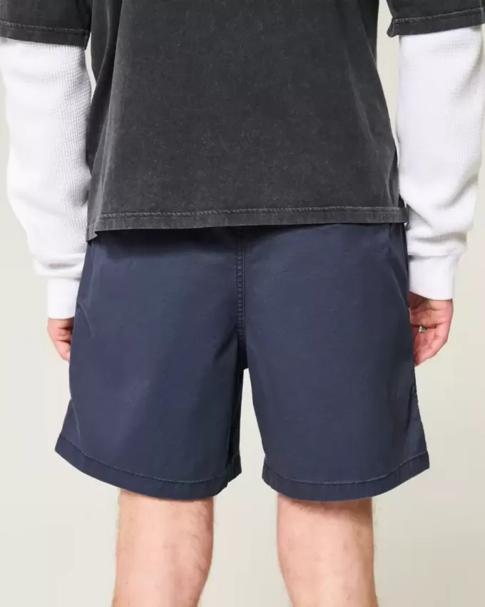 Twill-Shorts zum Überziehen bis zur Mitte des Oberschenkels Twill-Shorts zum Überziehen bis zur Mitte des Oberschenkels