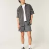 Twill-Shorts zum Überziehen bis zur Mitte des Oberschenkels Twill-Shorts zum Überziehen bis zur Mitte des Oberschenkels