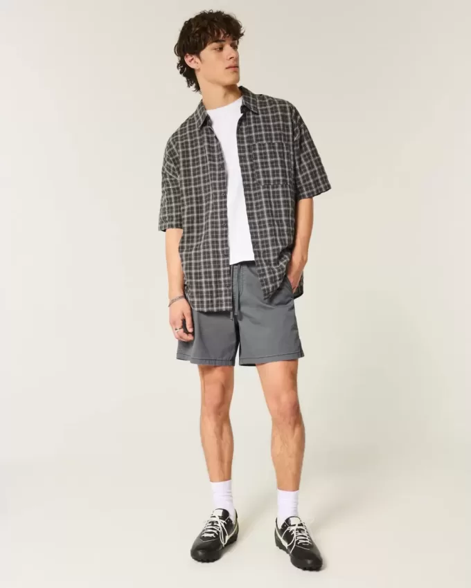 Twill-Shorts zum Überziehen bis zur Mitte des Oberschenkels Twill-Shorts zum Überziehen bis zur Mitte des Oberschenkels