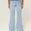 Ultra Low-Rise Distressed Light Wash Flare Jeans mit Pailletten Ultra Low-Rise Distressed Light Wash Flare Jeans mit Pailletten