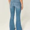 Ultra Low-Rise Flare Jeans mit mittlerer Waschung Ultra Low-Rise Flare Jeans mit mittlerer Waschung