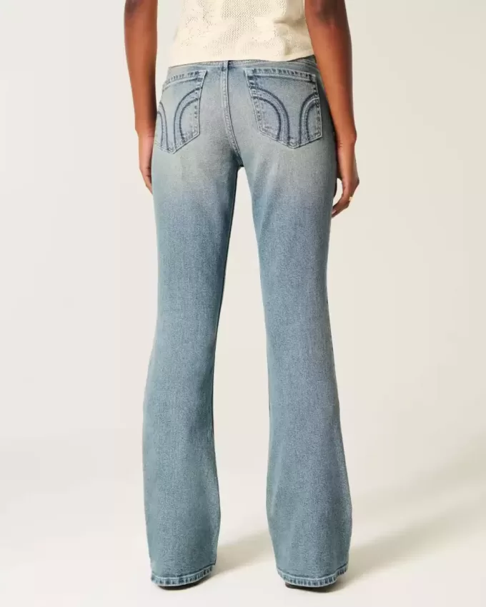Ultra Low-Rise Flare Jeans mit mittlerer Waschung Ultra Low-Rise Flare Jeans mit mittlerer Waschung