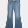 Ultra Low-Rise Flare Jeans mit mittlerer Waschung Ultra Low-Rise Flare Jeans mit mittlerer Waschung