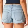 Ultra Low Rise Ripped Mini-Jeansshorts in mittlerer Waschung Ultra Low Rise Ripped Mini-Jeansshorts in mittlerer Waschung