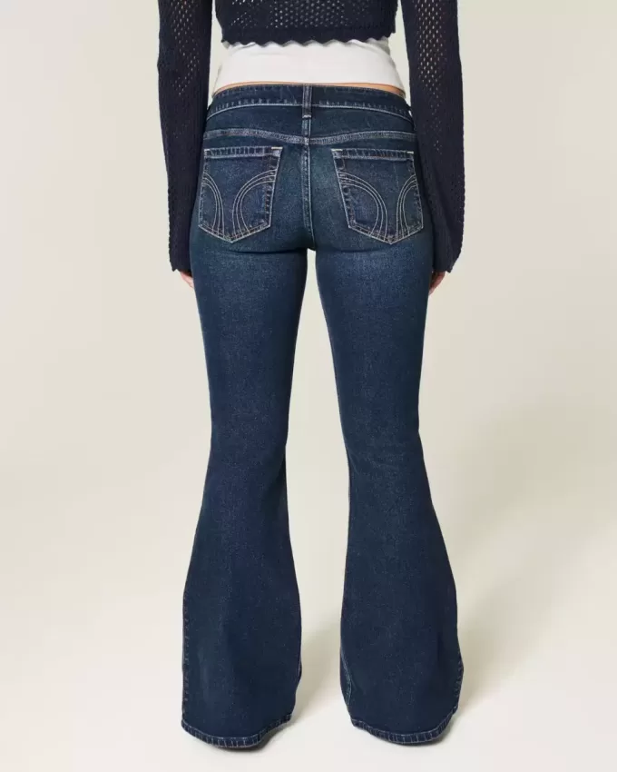 Ultra Low-Rise Schlagjeans in dunkler Waschung Ultra Low-Rise Schlagjeans in dunkler Waschung