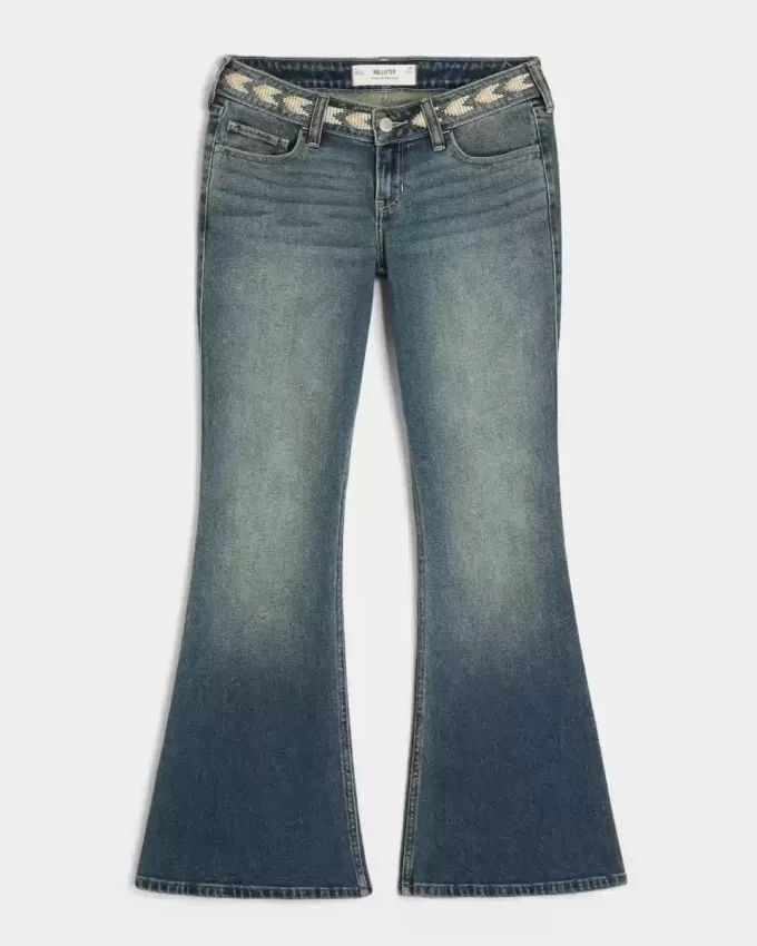 Ultra Low-Rise Schlagjeans mit mittlerer Waschung und Stickerei Ultra Low-Rise Schlagjeans mit mittlerer Waschung und Stickerei
