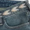Ultra Low-Rise Schlagjeans mit mittlerer Waschung und Stickerei Ultra Low-Rise Schlagjeans mit mittlerer Waschung und Stickerei