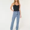 Ultrahoch geschnittene Straight-Jeans im Stil der 90er mit mittlerer Waschung Ultrahoch geschnittene Straight-Jeans im Stil der 90er mit mittlerer Waschung