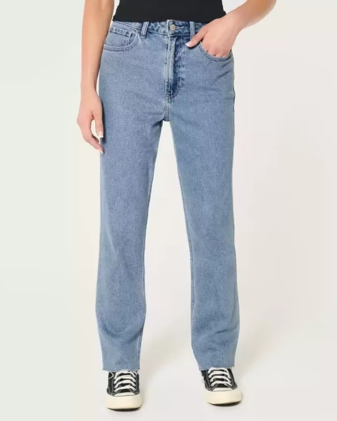 Ultrahoch geschnittene Straight-Jeans im Stil der 90er mit mittlerer Waschung Ultrahoch geschnittene Straight-Jeans im Stil der 90er mit mittlerer Waschung