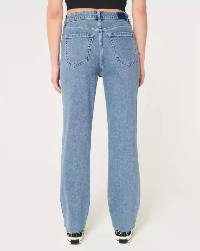 Ultrahoch geschnittene Straight-Jeans im Stil der 90er mit mittlerer Waschung Ultrahoch geschnittene Straight-Jeans im Stil der 90er mit mittlerer Waschung