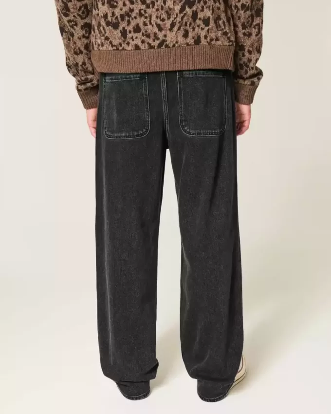 Verwaschene schwarze Baggy-Jeans mit Nieten Verwaschene schwarze Baggy-Jeans mit Nieten