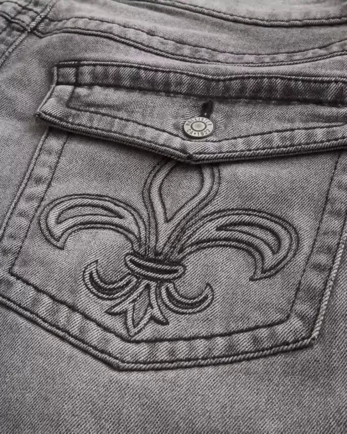Verwaschene schwarze bestickte Baggy-Bootcut-Jeans Verwaschene schwarze bestickte Baggy-Bootcut-Jeans
