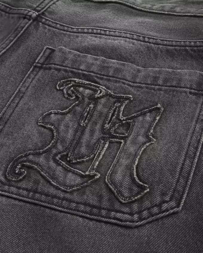 Verwaschene schwarze Skater-Baggy-Jeans mit Logo-Grafik Verwaschene schwarze Skater-Baggy-Jeans mit Logo-Grafik