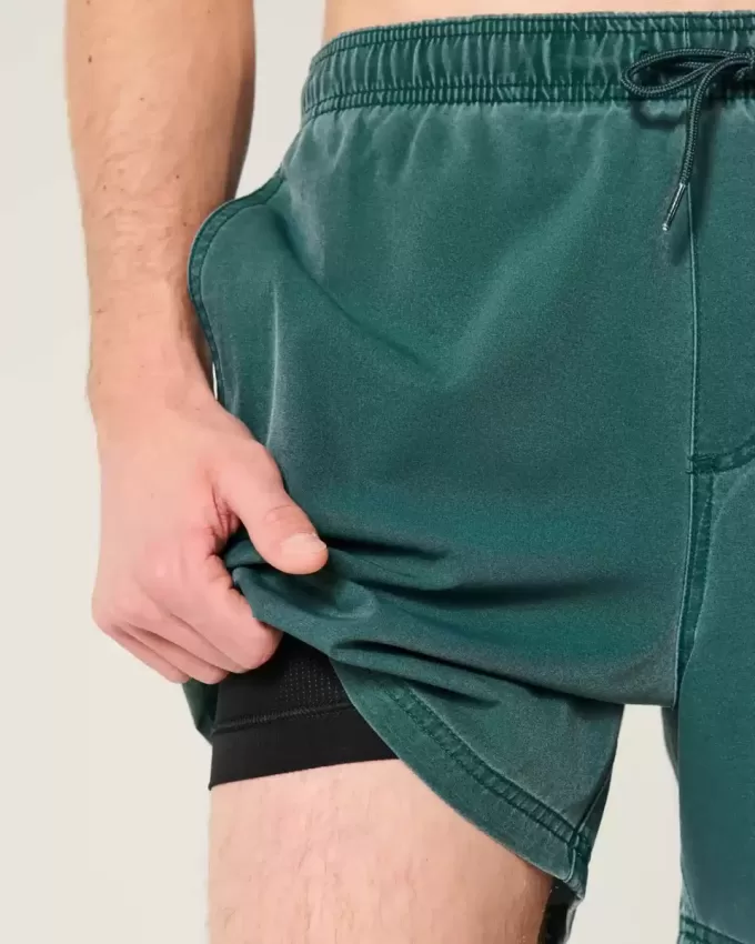 Volley-Badehose bis zur Mitte des Oberschenkels Volley-Badehose bis zur Mitte des Oberschenkels