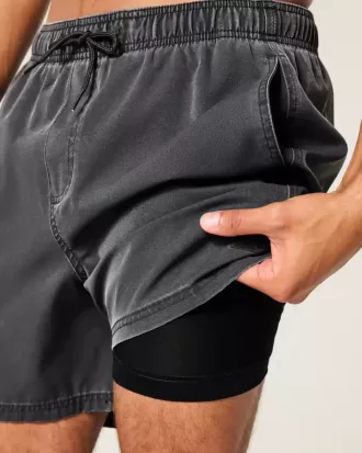 Volley-Badehose bis zur Mitte des Oberschenkels Volley-Badehose bis zur Mitte des Oberschenkels