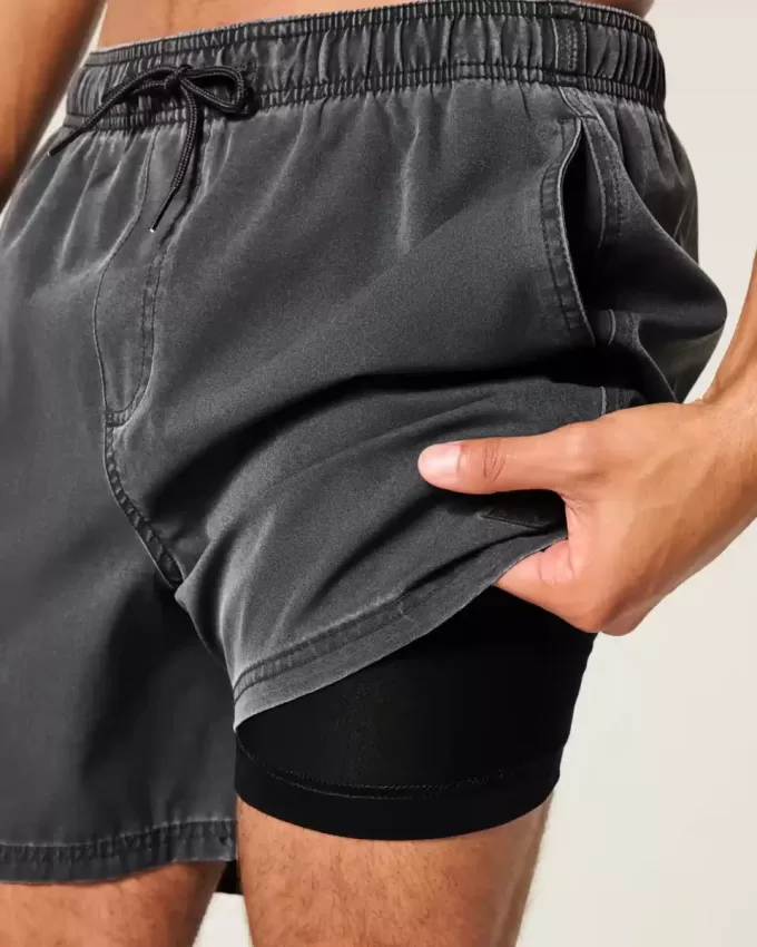 Volley-Badehose bis zur Mitte des Oberschenkels Volley-Badehose bis zur Mitte des Oberschenkels