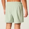Volley-Badehose mit Stickerei bis zur Mitte des Oberschenkels Volley-Badehose mit Stickerei bis zur Mitte des Oberschenkels