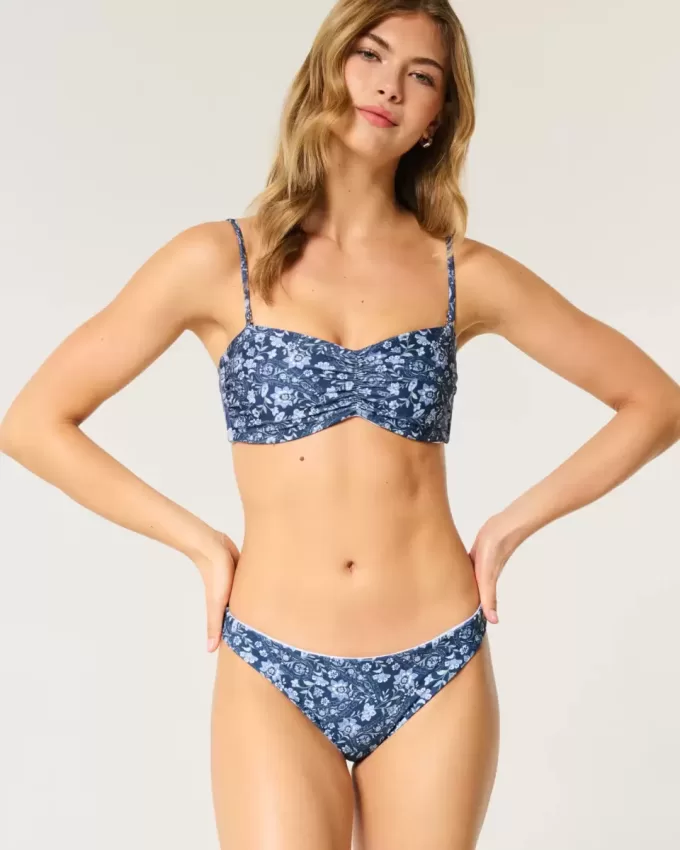Wendbares, tief sitzendes, freches Bikinihöschen Wendbares, tief sitzendes, freches Bikinihöschen
