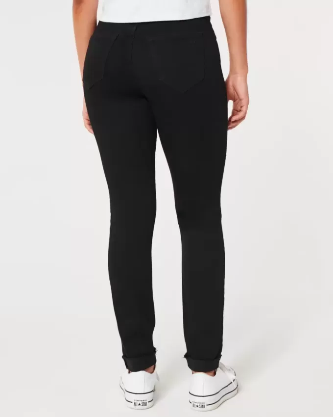 Zerrissene schwarze Jeans-Leggings mit hohem Bund Zerrissene schwarze Jeans-Leggings mit hohem Bund