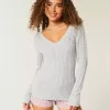 Zopfmuster-Pullover mit V-Ausschnitt und Symbol Zopfmuster-Pullover mit V-Ausschnitt und Symbol