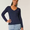 Zopfmuster-Pullover mit V-Ausschnitt und Symbol Zopfmuster-Pullover mit V-Ausschnitt und Symbol