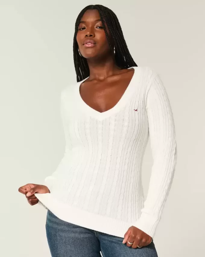 Zopfmuster-Pullover mit V-Ausschnitt und Symbol Zopfmuster-Pullover mit V-Ausschnitt und Symbol