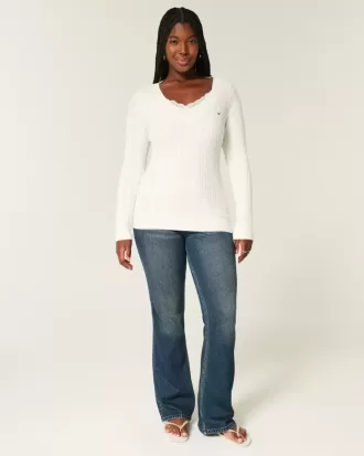 Zopfmuster-Pullover mit V-Ausschnitt und Symbol Zopfmuster-Pullover mit V-Ausschnitt und Symbol