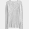 Zopfmuster-Pullover mit V-Ausschnitt und Symbol Zopfmuster-Pullover mit V-Ausschnitt und Symbol