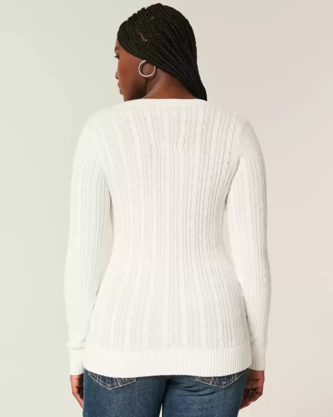Zopfmuster-Pullover mit V-Ausschnitt und Symbol Zopfmuster-Pullover mit V-Ausschnitt und Symbol