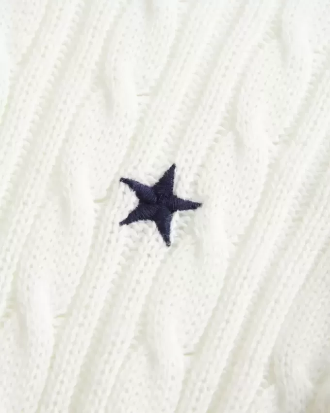 Zopfmuster-Strickpullover mit Sternenmuster und Rundhalsausschnitt Zopfmuster-Strickpullover mit Sternenmuster und Rundhalsausschnitt