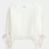 Zopfmusterpullover mit Schleifenärmeln Zopfmusterpullover mit Schleifenärmeln