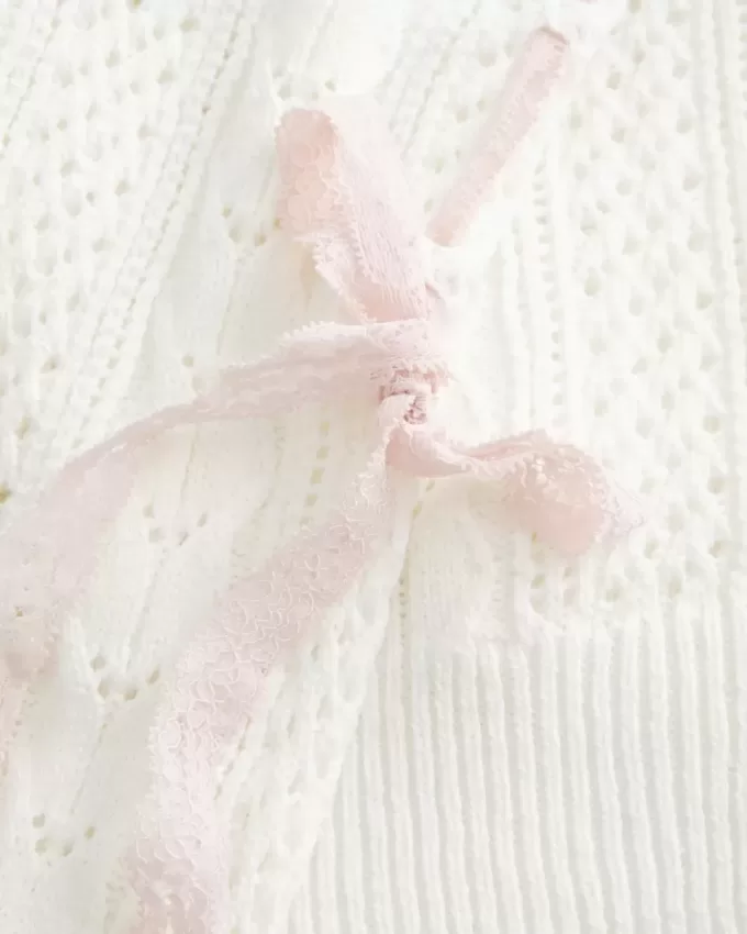 Zopfmusterpullover mit Schleifenärmeln Zopfmusterpullover mit Schleifenärmeln