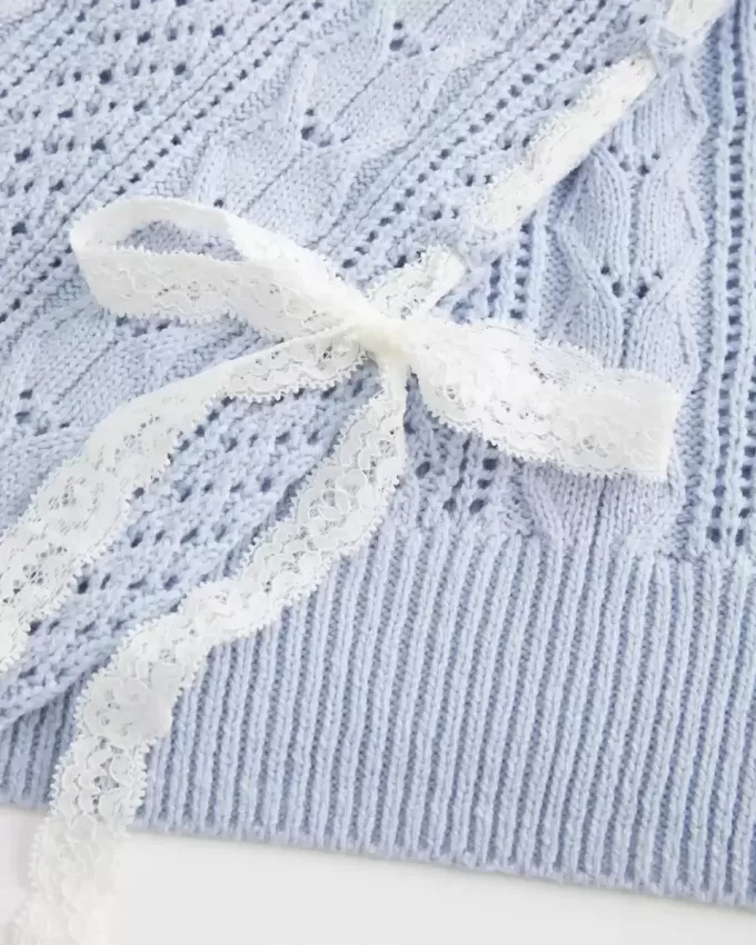 Zopfmusterpullover mit Schleifenärmeln Zopfmusterpullover mit Schleifenärmeln